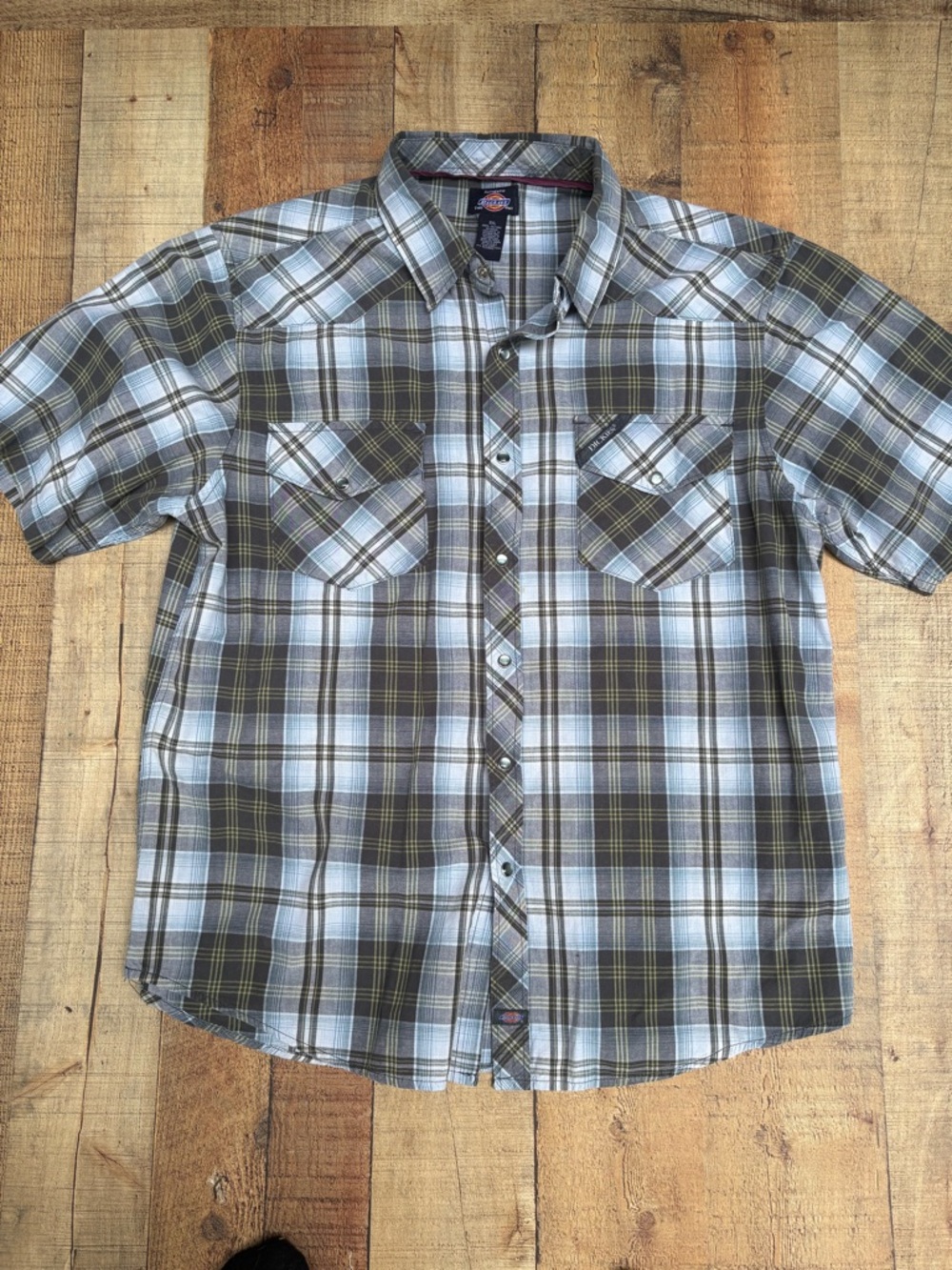 Dickies Men’s Short Sleeve Plaid Button-Up Shirt - fits like a XL
